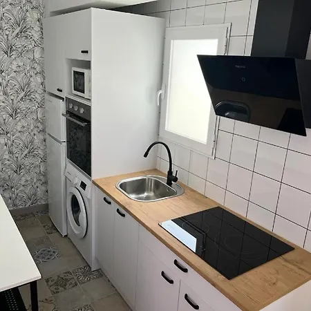 Apart Otel Chloe Trg 3*